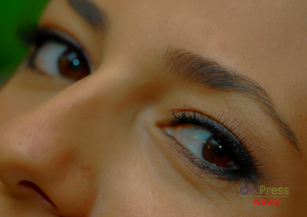 Olhos com destaque